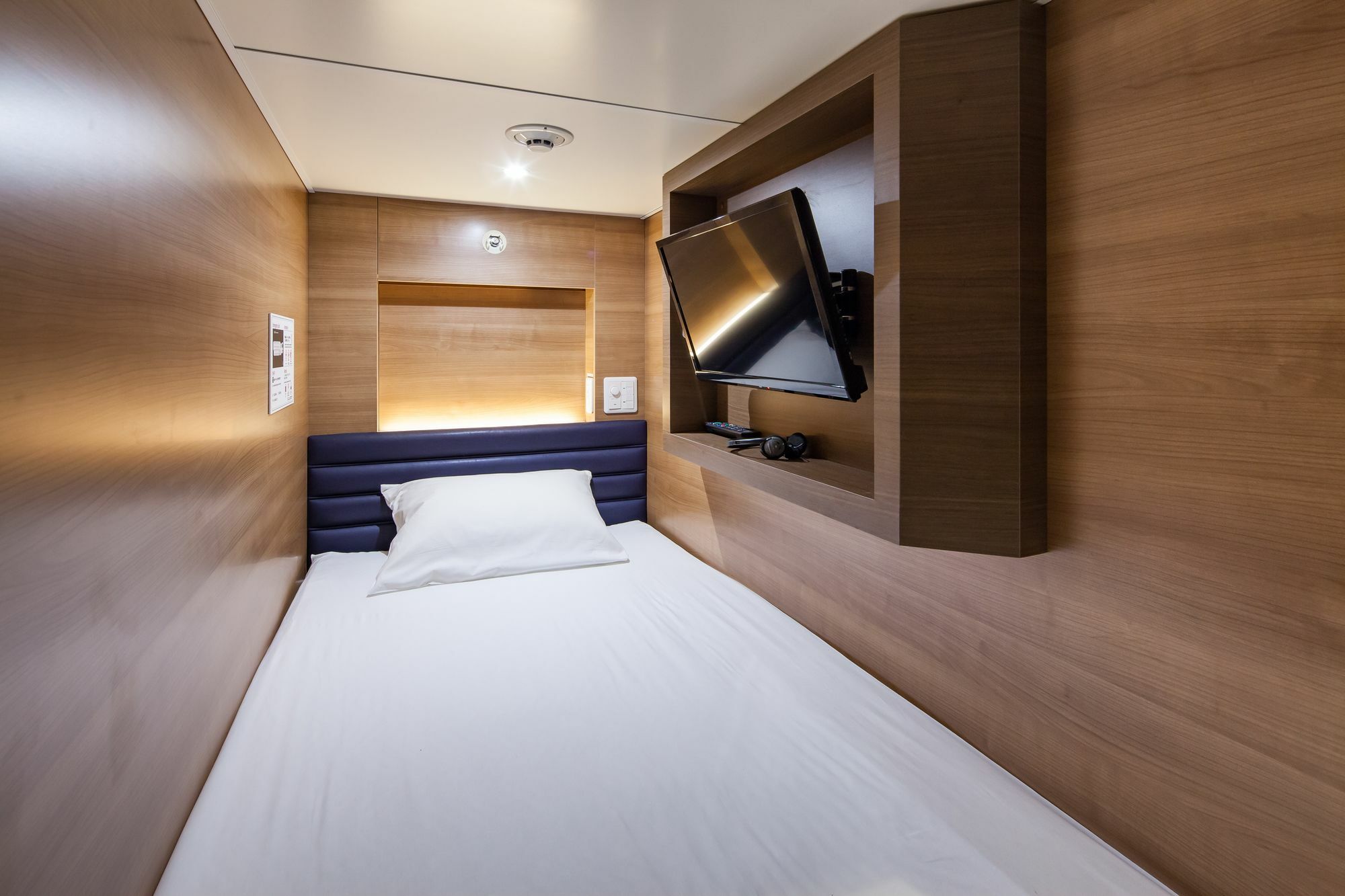 Y'S Cabin Osaka Namba Zewnętrze zdjęcie
