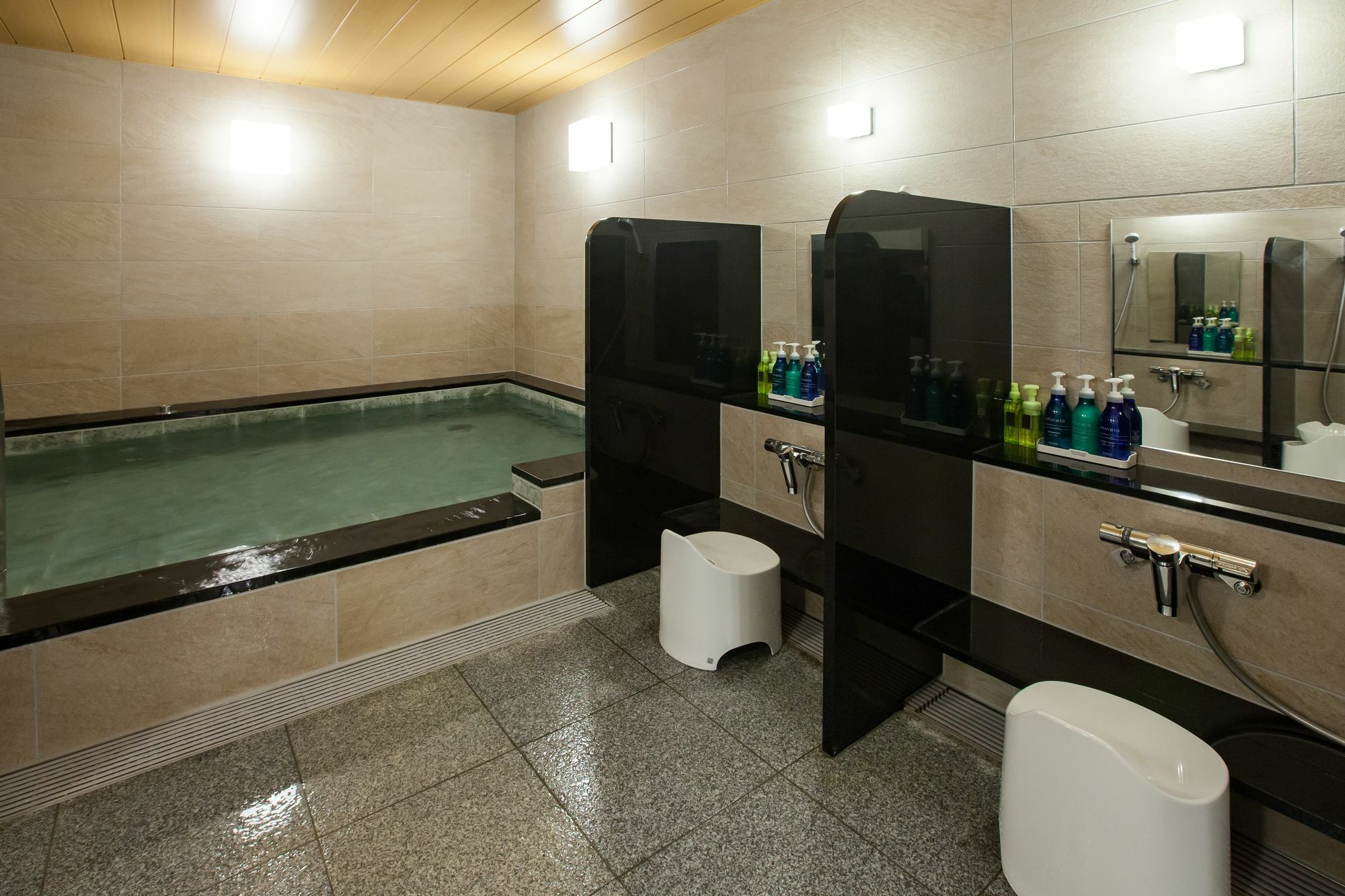 Y'S Cabin Osaka Namba Zewnętrze zdjęcie