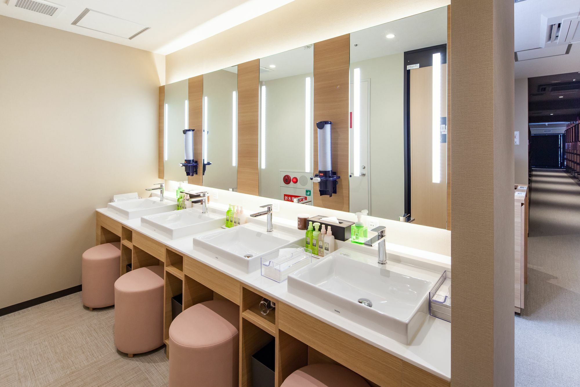 Y'S Cabin Osaka Namba Zewnętrze zdjęcie